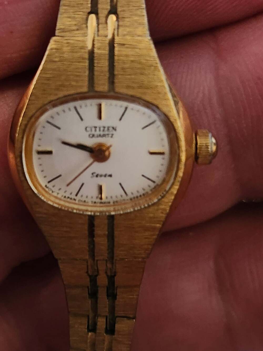 Citizen Seven Women Quartz Gold Tone Watch 2030-069129